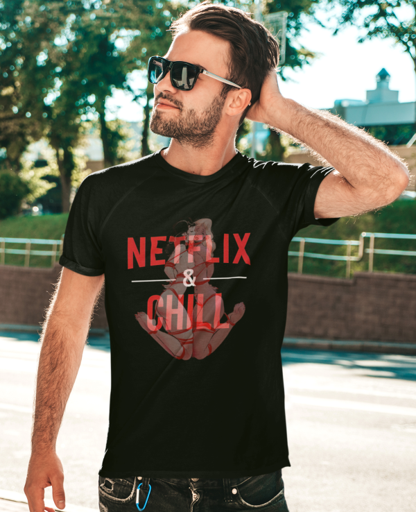 crewneck-t-shirt-mockup-featuring-a-man-wearing-sunglasses-m1537-r-el2 crewneck-t-shirt-mockup-featuring-a-man-wearing-sunglasses-m1537-r-el2