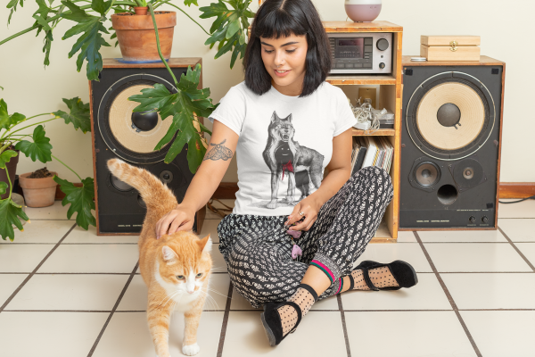 t-shirt-mockup-featuring-a-woman-and-her-cat-at-home-30669 t-shirt-mockup-featuring-a-woman-and-her-cat-at-home-30669