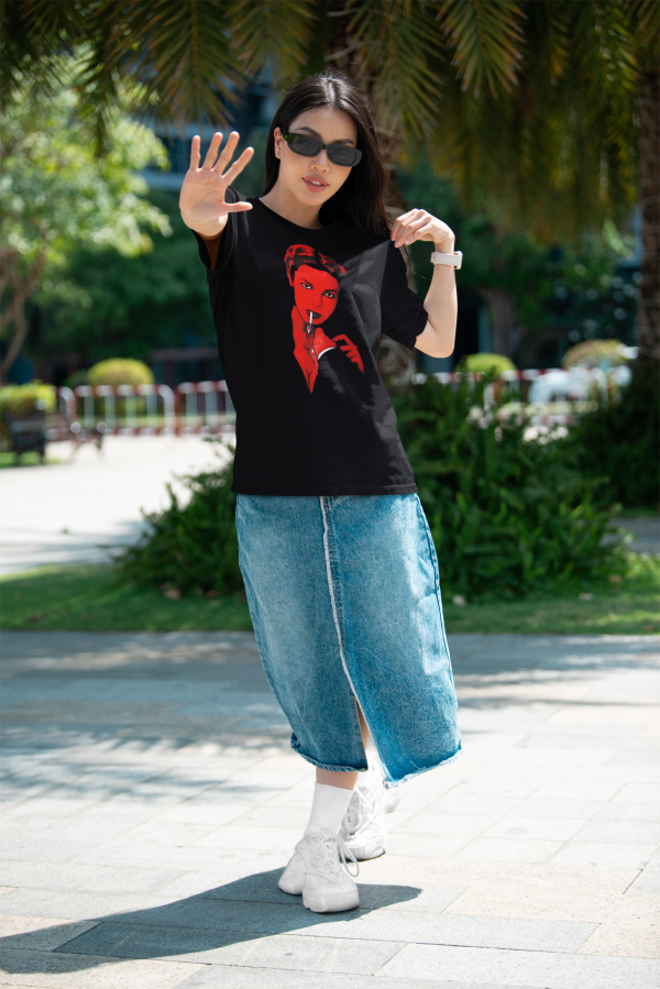 bella-canvas-round-neck-t-shirt-mockup-of-a-stylish-woman-standing-in-the-street-m40210 bella-canvas-round-neck-t-shirt-mockup-of-a-stylish-woman-standing-in-the-street-m40210