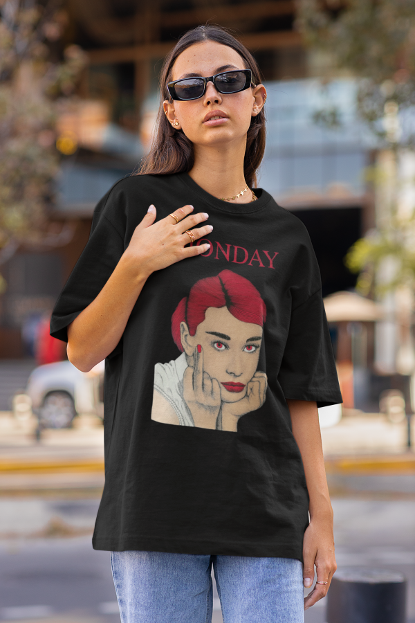 oversized-tee-mockup-of-a-serious-woman-walking-on-the-street-m25269 oversized-tee-mockup-of-a-serious-woman-walking-on-the-street-m25269