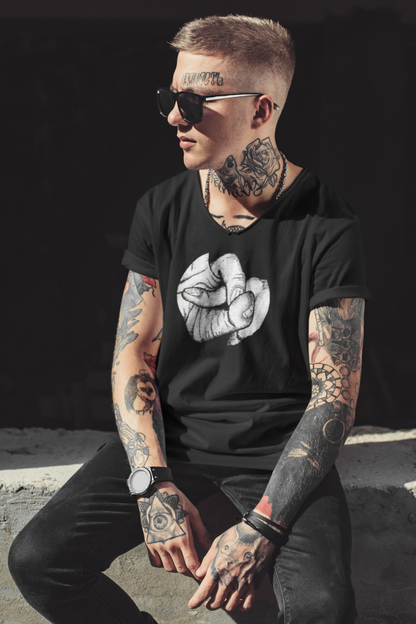 t-shirt-mockup-of-a-man-with-several-tattoos-35243-r-el2 t-shirt-mockup-of-a-man-with-several-tattoos-35243-r-el2